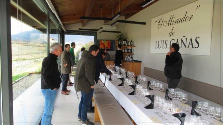 a-pie-de-vina-bodegas-amaren-luis-canas